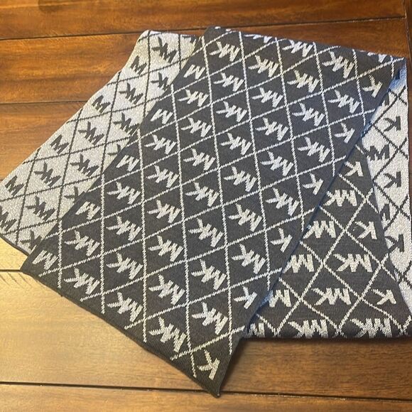 Michael Kors Signature Monogram Knit metallic  Scarf - Picture 2 of 3